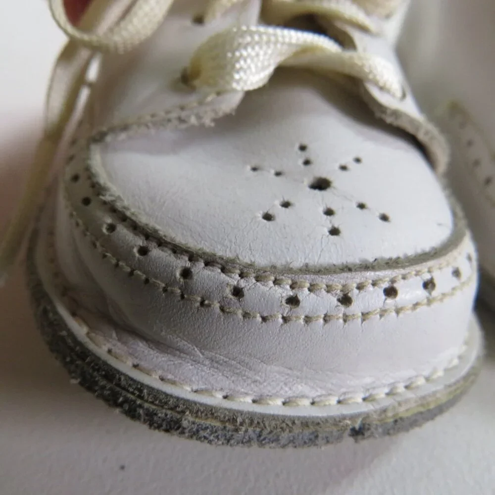 Baby Vintage White Leather Baby Shoes Scott's Shoes size 13W with original box